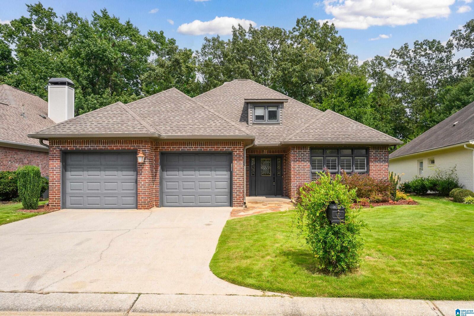 Property Photo: 4715 Guilford Way AL 35242