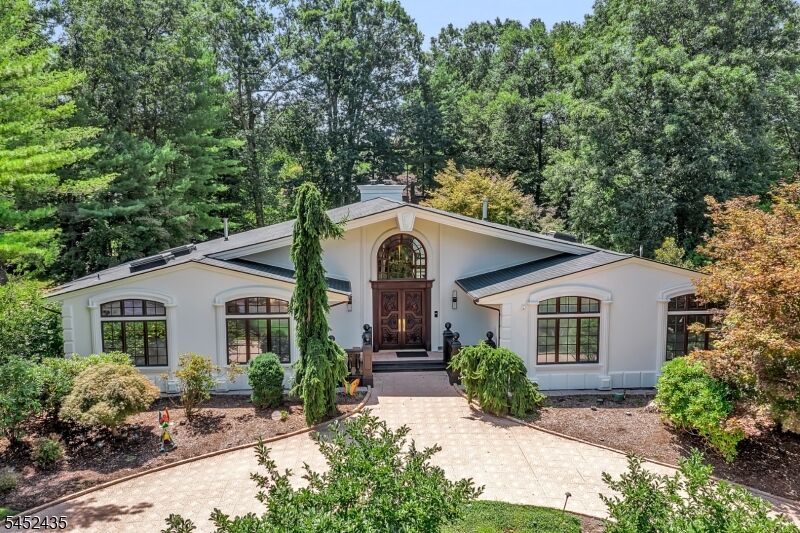 Property Photo:  8 Driftwood Drive  NJ 07039 