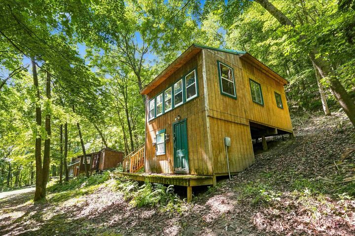 Property Photo:  2108 Ferris Mills Rd.  IA 52101 