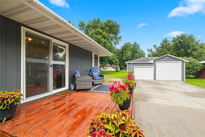 Property Photo: 5355 NW 63rd Place IA 50131