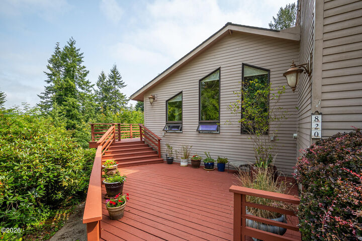 Property Photo:  820 NE Alder Street  OR 97391 
