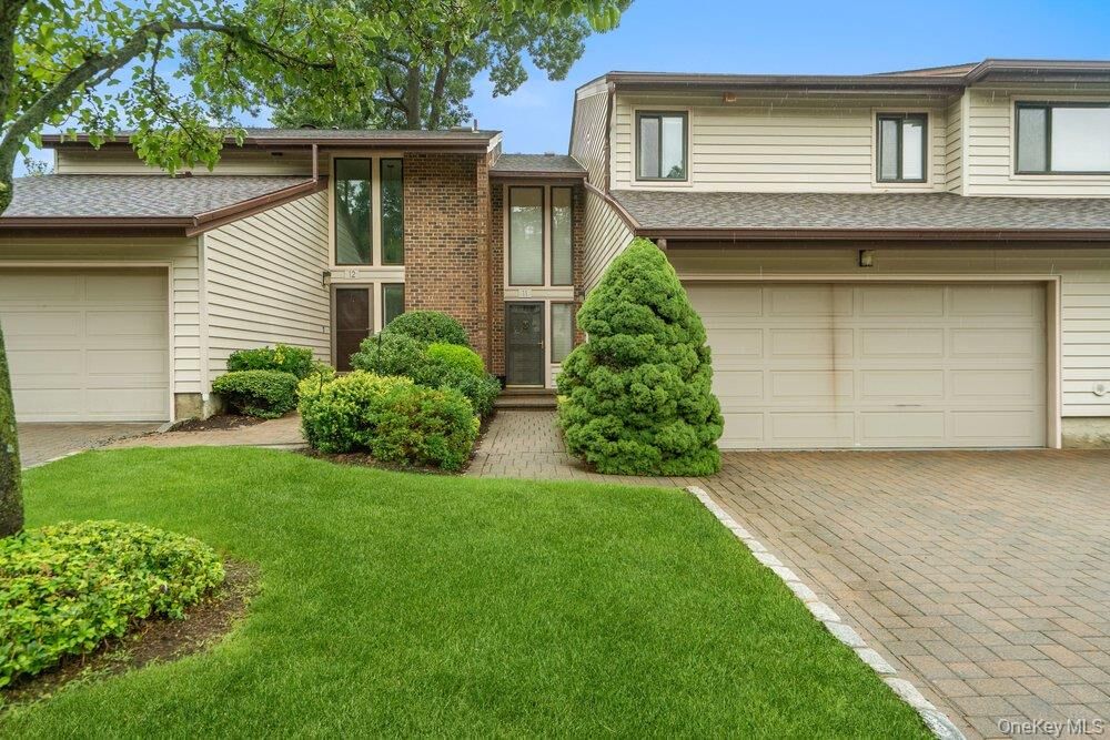 Property Photo:  11 Maple Run Drive  NY 11753 