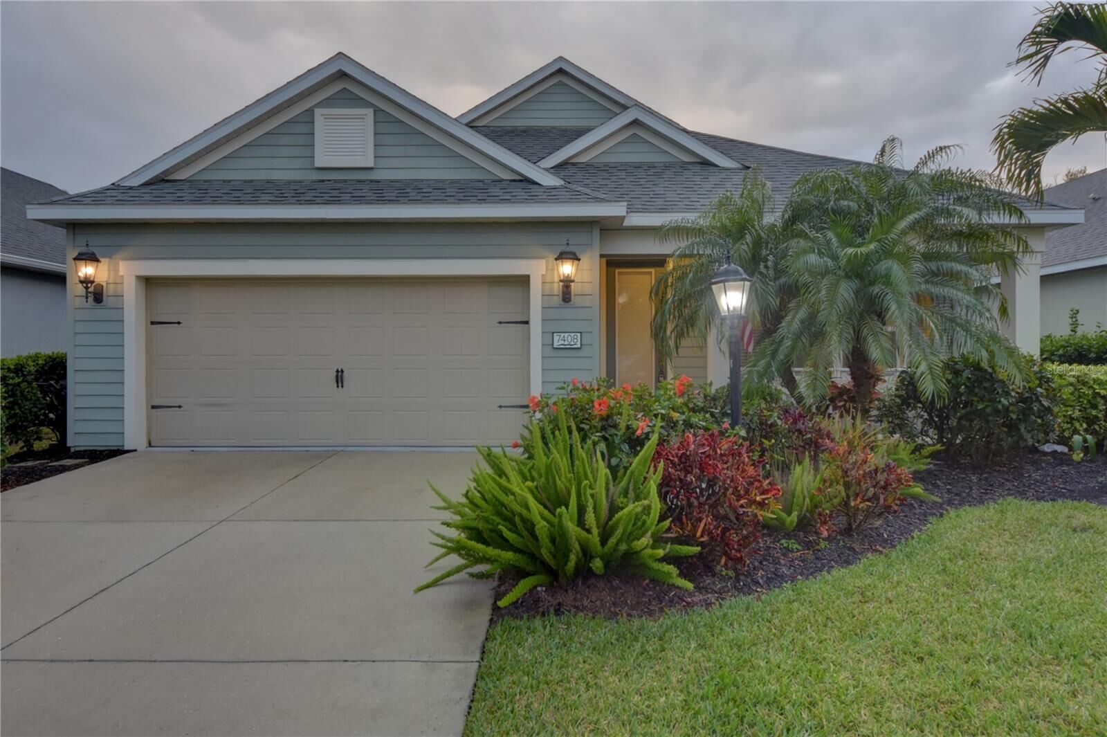 Property Photo:  7408 Ridgelake Circle  FL 34203 