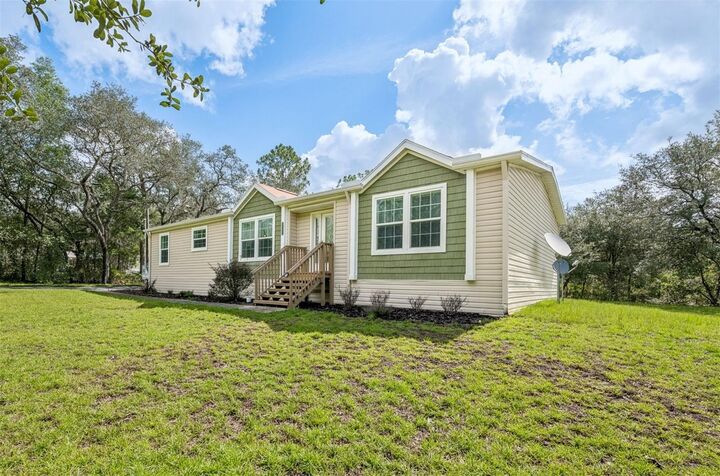 Property Photo: 8261 NE 118th Terrace FL 32621