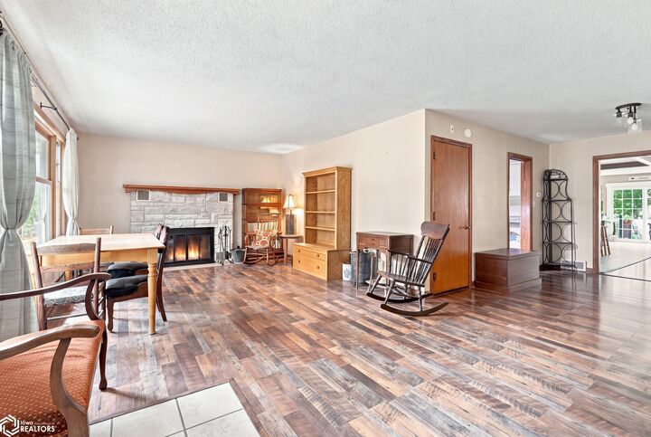 Property Photo:  715 Pine Street  IA 52637 