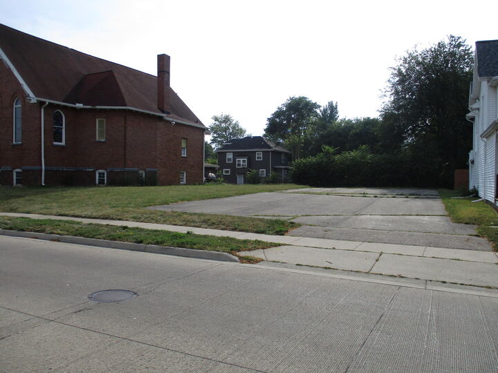 Property Photo: 608 Greenwood Place MI 49203