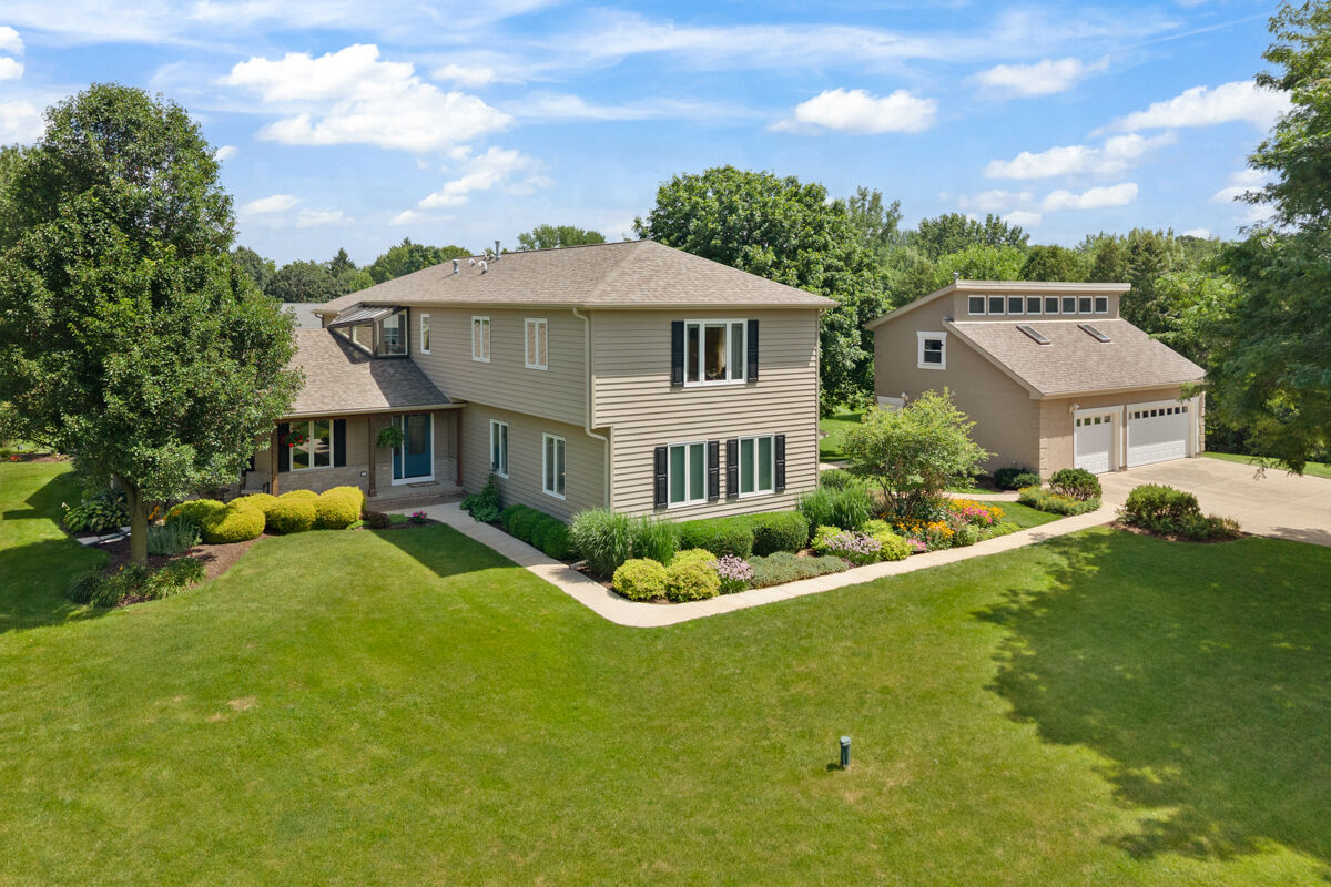 Property Photo: 9N859 Channel Court IL 60124