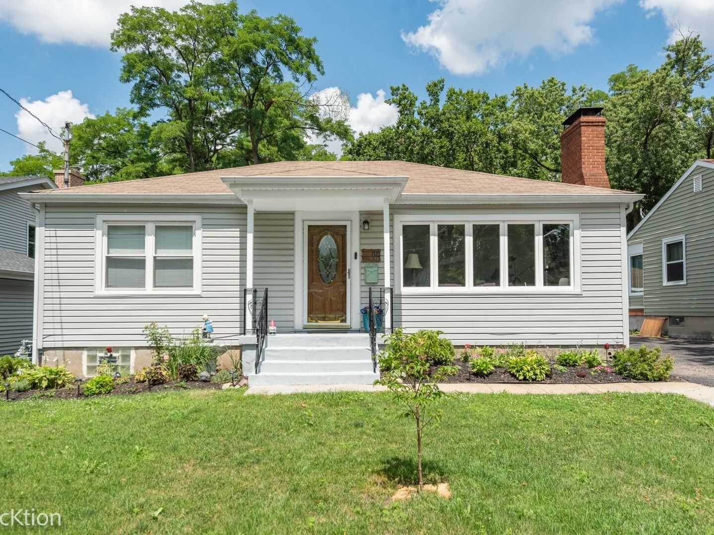 Property Photo:  1515 Hill Avenue  IL 60187 
