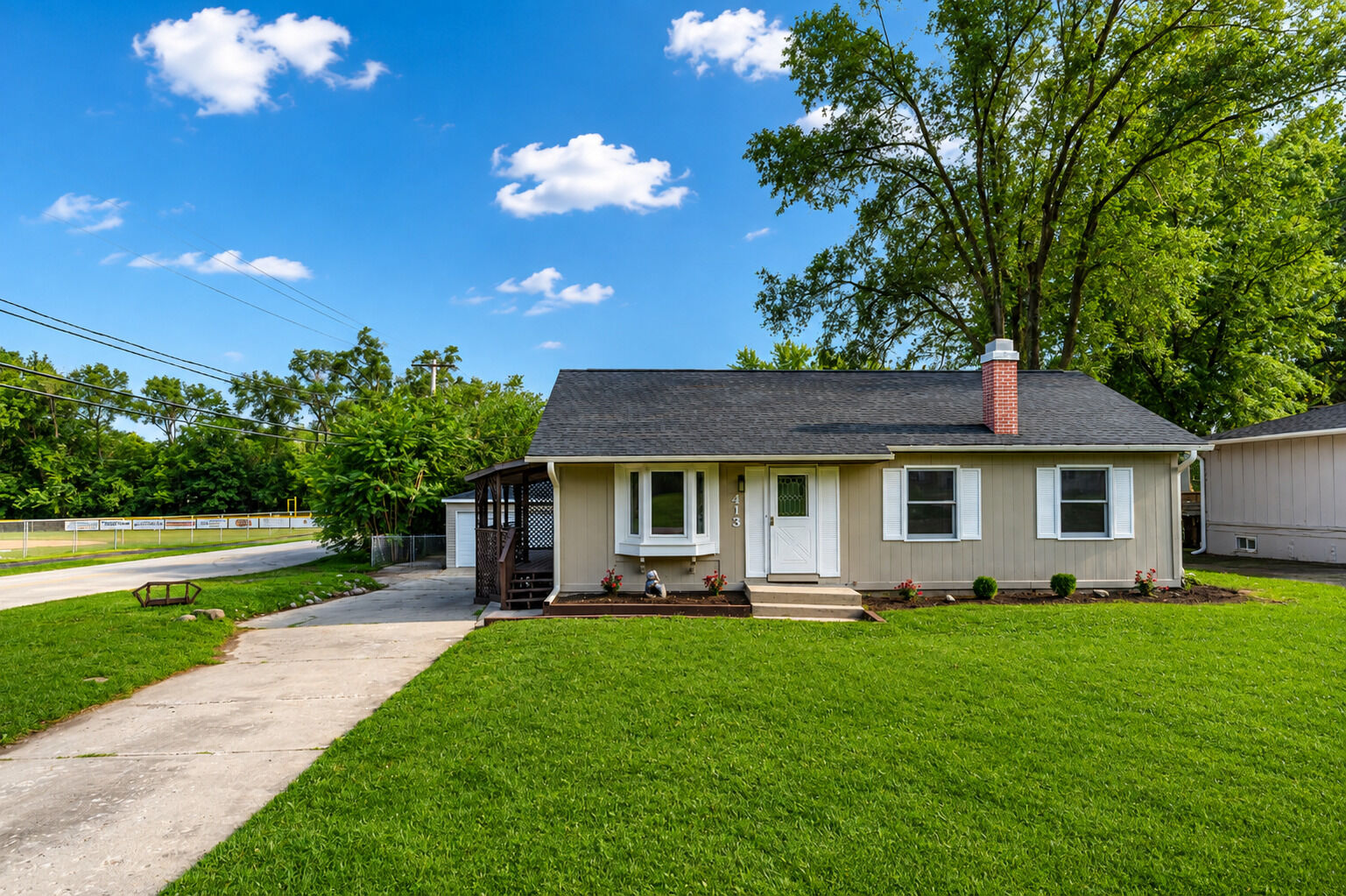 Property Photo:  413 Fairfield Drive  IL 60042 
