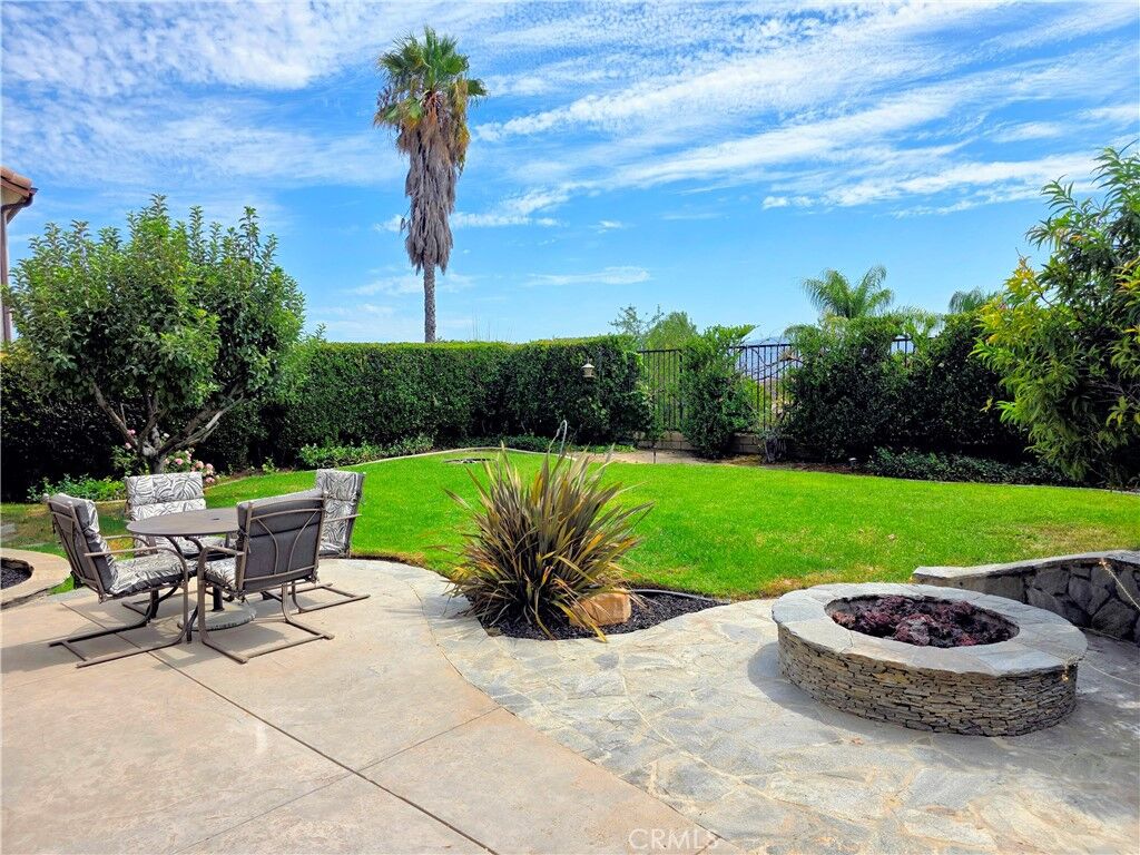 Property Photo: 27972 Bridlewood CA 91384