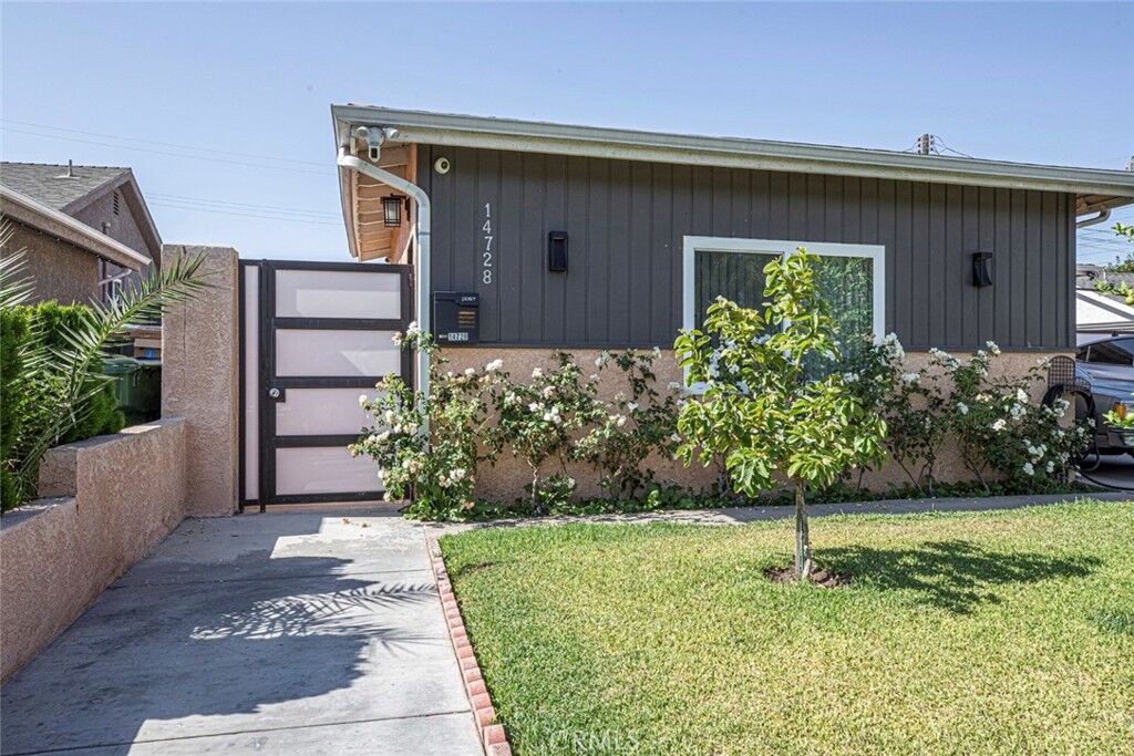Property Photo: 14728 Kingsbury Street CA 91345