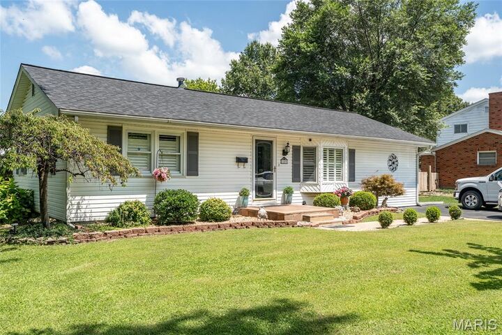 Property Photo: 1405 Norwood Drive IL 62040