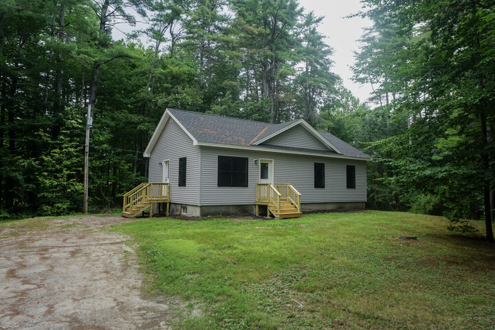 Property Photo:  11 Cooper Lane  ME 04270 