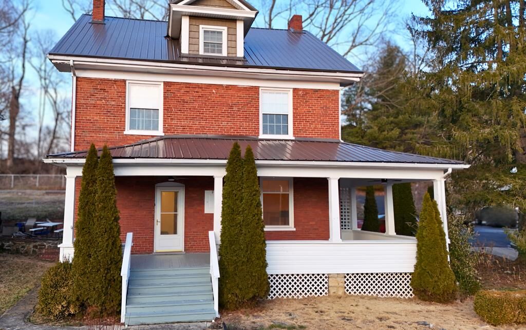 Property Photo:  2101 Jefferson  WV 24701 