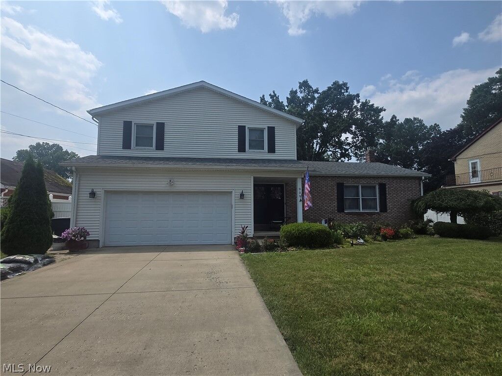 Property Photo: 909 NE Willard Avenue NE OH 44483