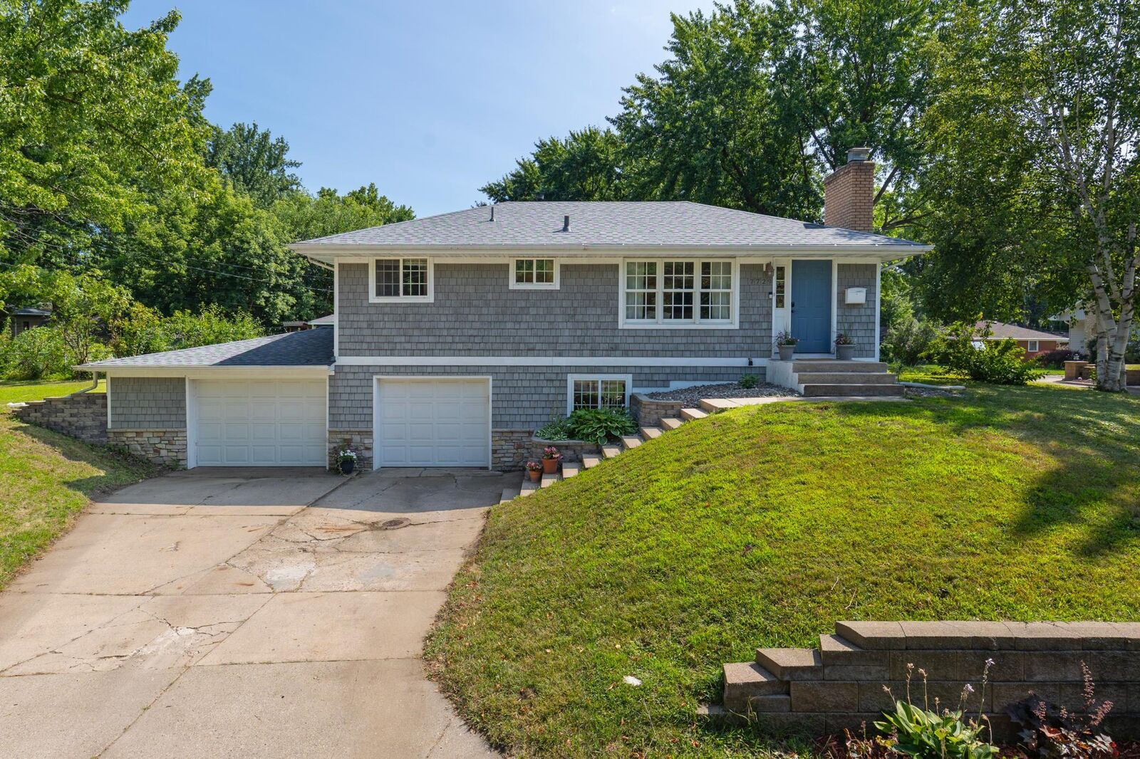 Property Photo:  7729 Plymouth Avenue N  MN 55427 