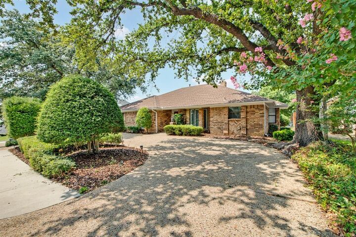 Property Photo: 2409 Glen Morris Road TX 75007