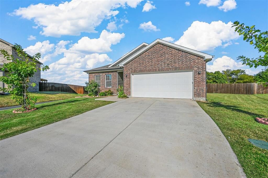 Property Photo:  1922 Rodeo Drive  TX 75409 