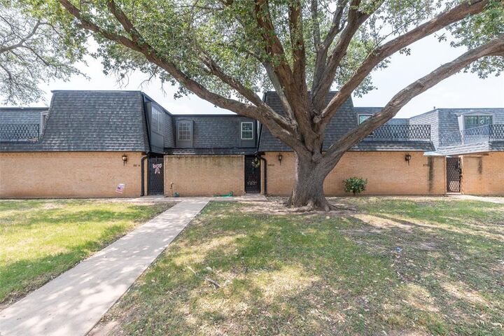 Property Photo:  2802 Barrow Street D3  TX 79605 