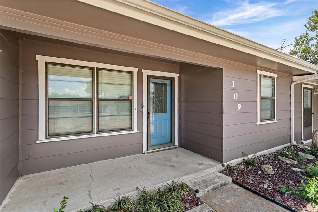 Property Photo: 309 Timberline Drive TX 76048