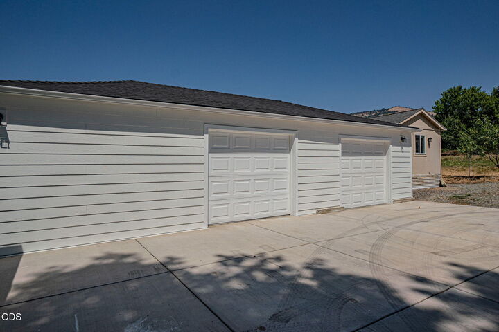 Property Photo:  4785 Fern Valley Road  OR 97504 