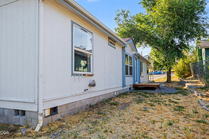 Property Photo: 863 California Avenue OR 97601