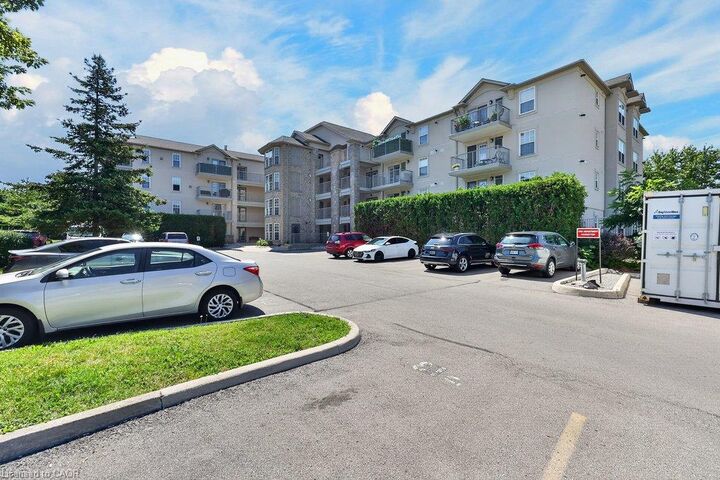 Property Photo: 1450 Bishops Gate 105 ON L6M 4N1