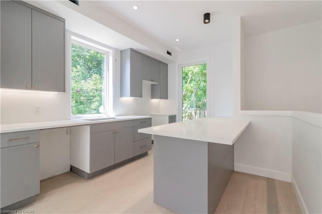 Property Photo: 114 Madison Avenue S 7 ON N2G 3M6