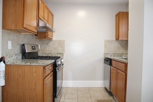 Property Photo:  17 Sewall Street 1  MA 02145 