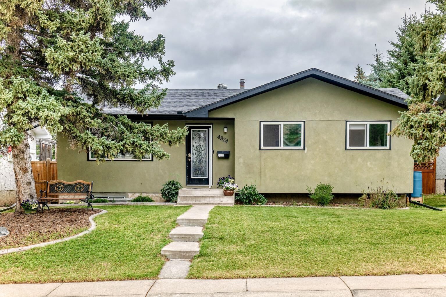 Property Photo: 4824 41 Avenue SW AB T3E 1H1