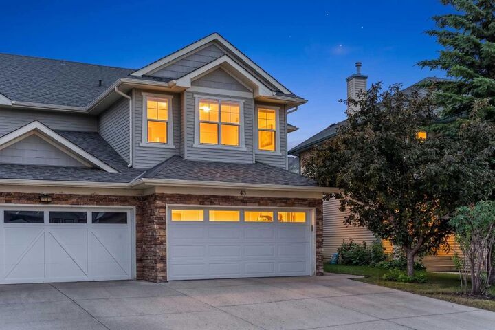 43 Cougar Ridge Bay SW — photo 1