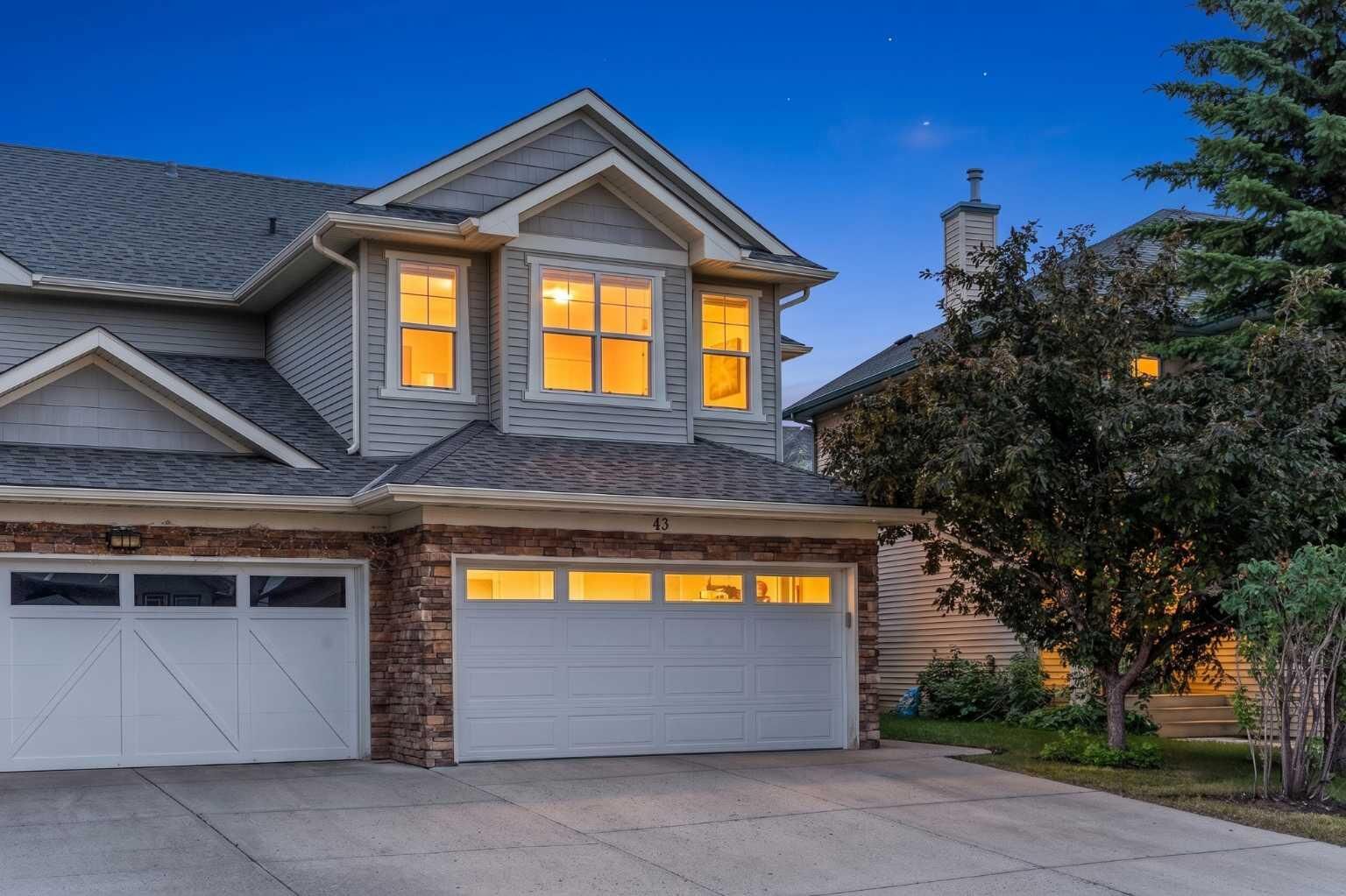 Property Photo: 43 Cougar Ridge Bay SW AB T3H 5C4