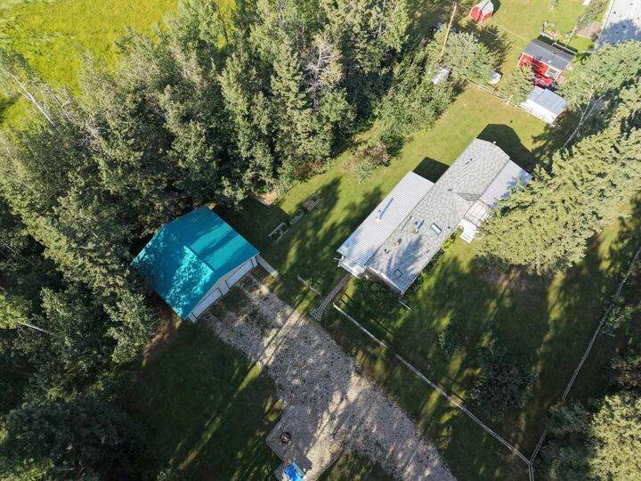 Property Photo: Spruce Park 2 AB T0M 0M0