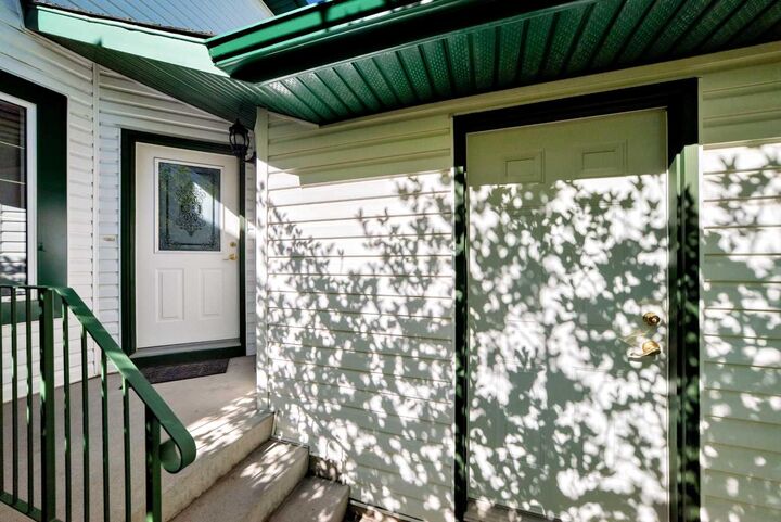 Property Photo: 65 Tuscarora Place NW AB T3L 2G1