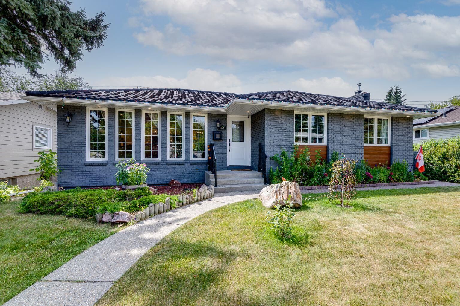 Property Photo: 179 Capri Avenue NW AB T2L 0H3