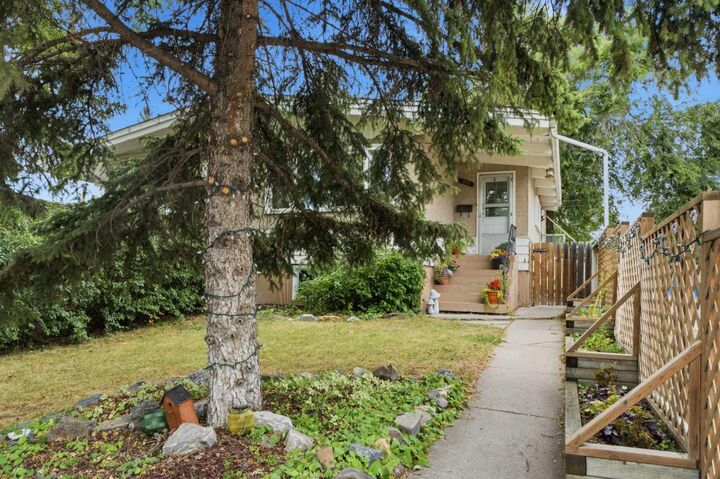 Property Photo: 1212 Rosehill Drive NW AB T2K 1M1