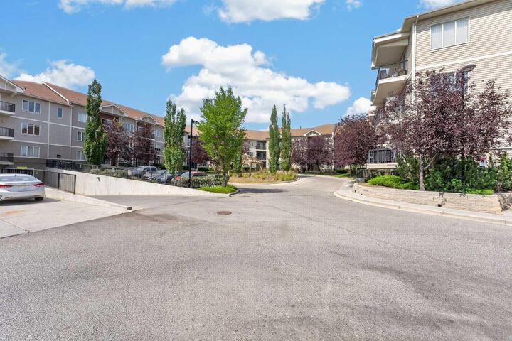 Property Photo: 1540 Sherwood Boulevard NW 1226 AB T3R 0K5