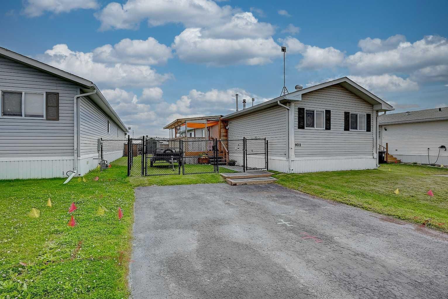 Property Photo: 9511 111 Avenue AB T0H 0W1