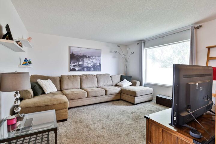 Property Photo: 52 Ermineview Way N AB T1H 6L8