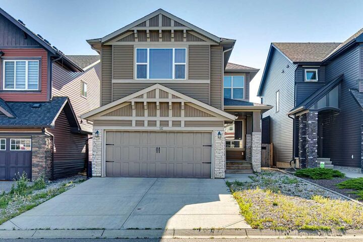 Property Photo:  92 Cougar Ridge Close SW  AB T3H 0V4 