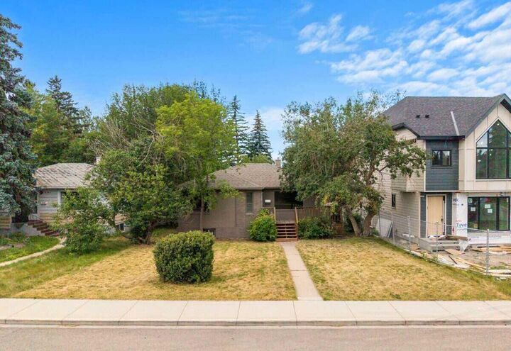 Property Photo: 2307 Richmond Road SW AB T2T 5E3