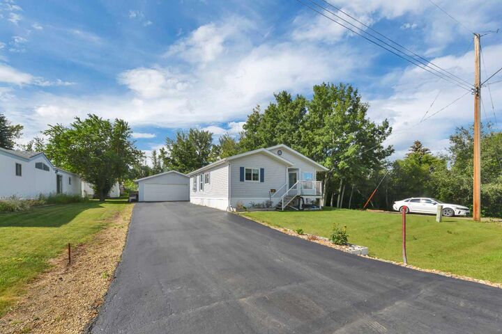 Property Photo:  4651 49 Avenue  AB T0C 0Y0 