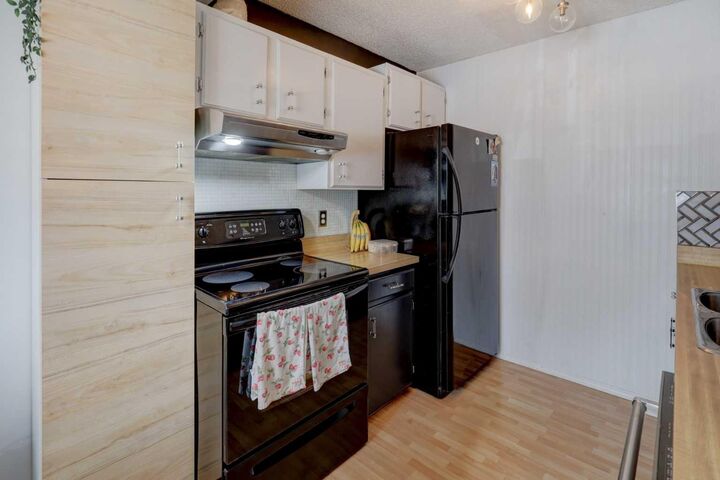 Property Photo: 500 Allen Street SE 512 AB T4B 1J5
