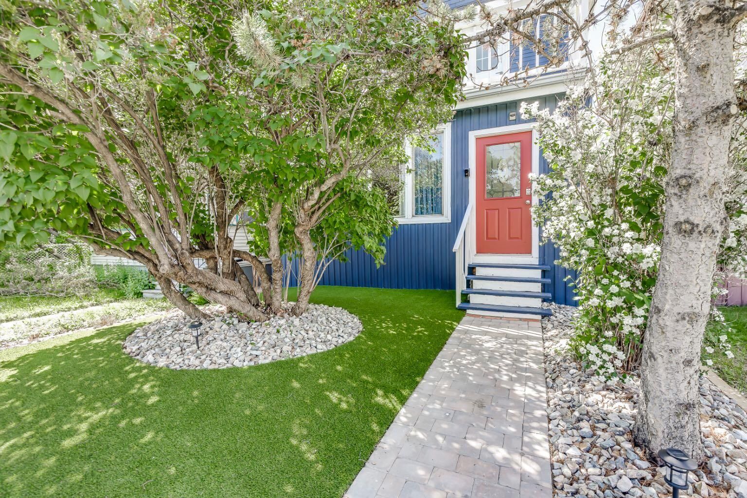 Property Photo:  1517 12 Avenue SW  AB T3C 0R1 