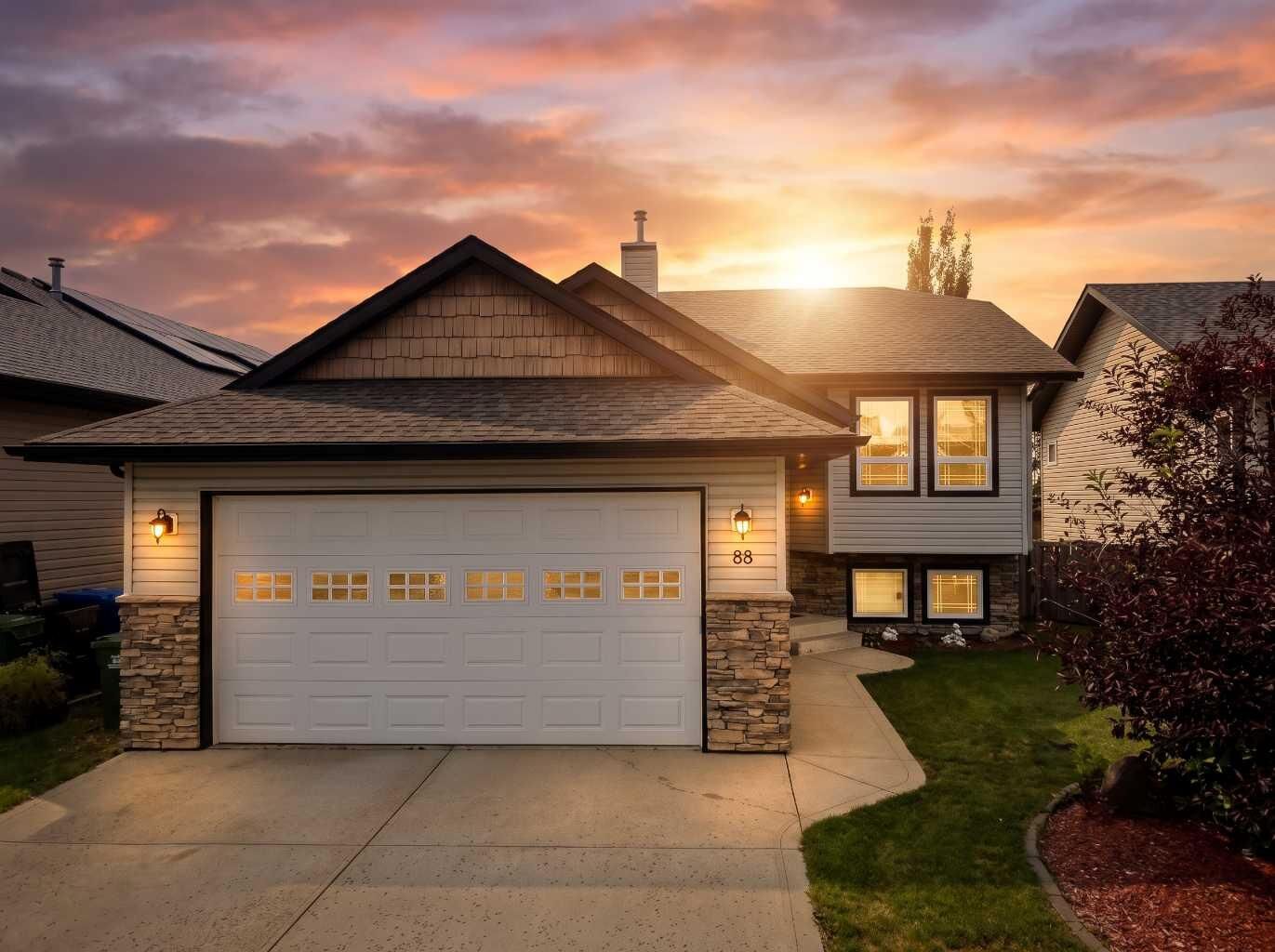 Property Photo: 88 Valentine Crescent AB T4R 0E8