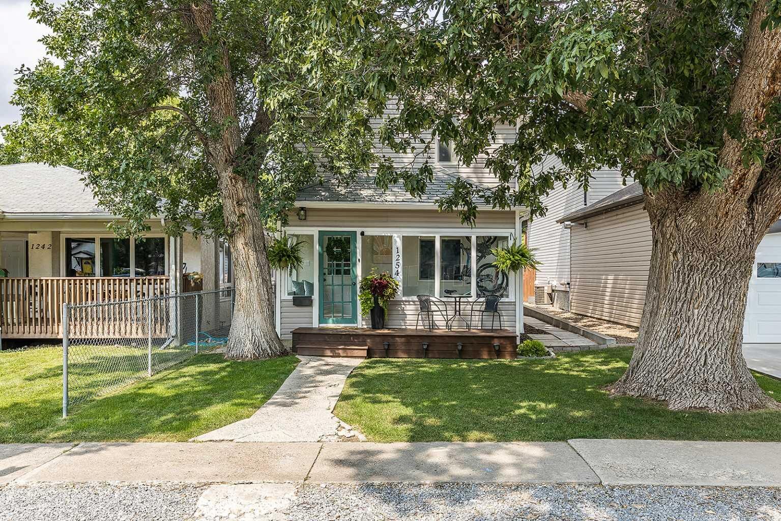 Property Photo: 1254 Queen Street SE AB T1A 1B5