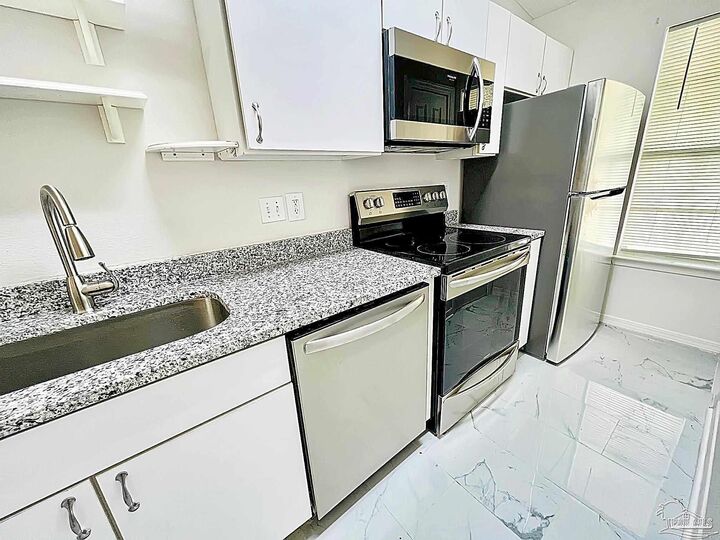 Property Photo:  8124 Heirloom Dr  FL 32514 