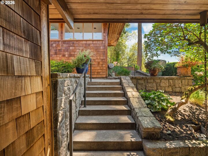 Property Photo: 3012 SW 55th Dr OR 97221