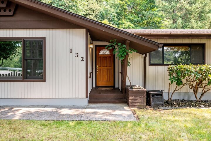 Property Photo: 132 Alpha WA 98632