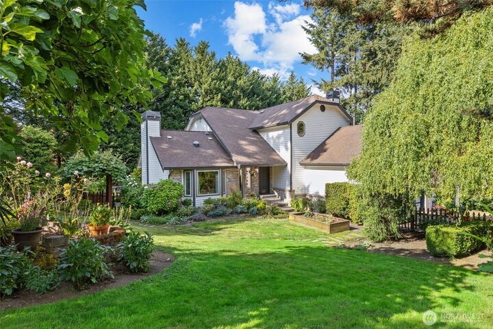 Property Photo: 2119 242nd Street SW WA 98021
